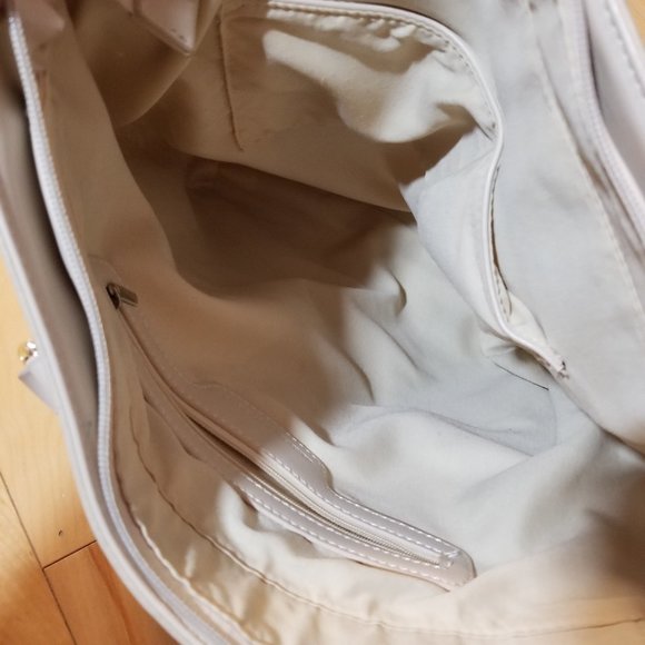 BENETTON tote - Picture 7 of 9